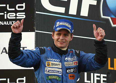 Kasper Andersen på podiet i Barcelona, hvor han sluttede sæsonen 2006 af med to tredjepladser.